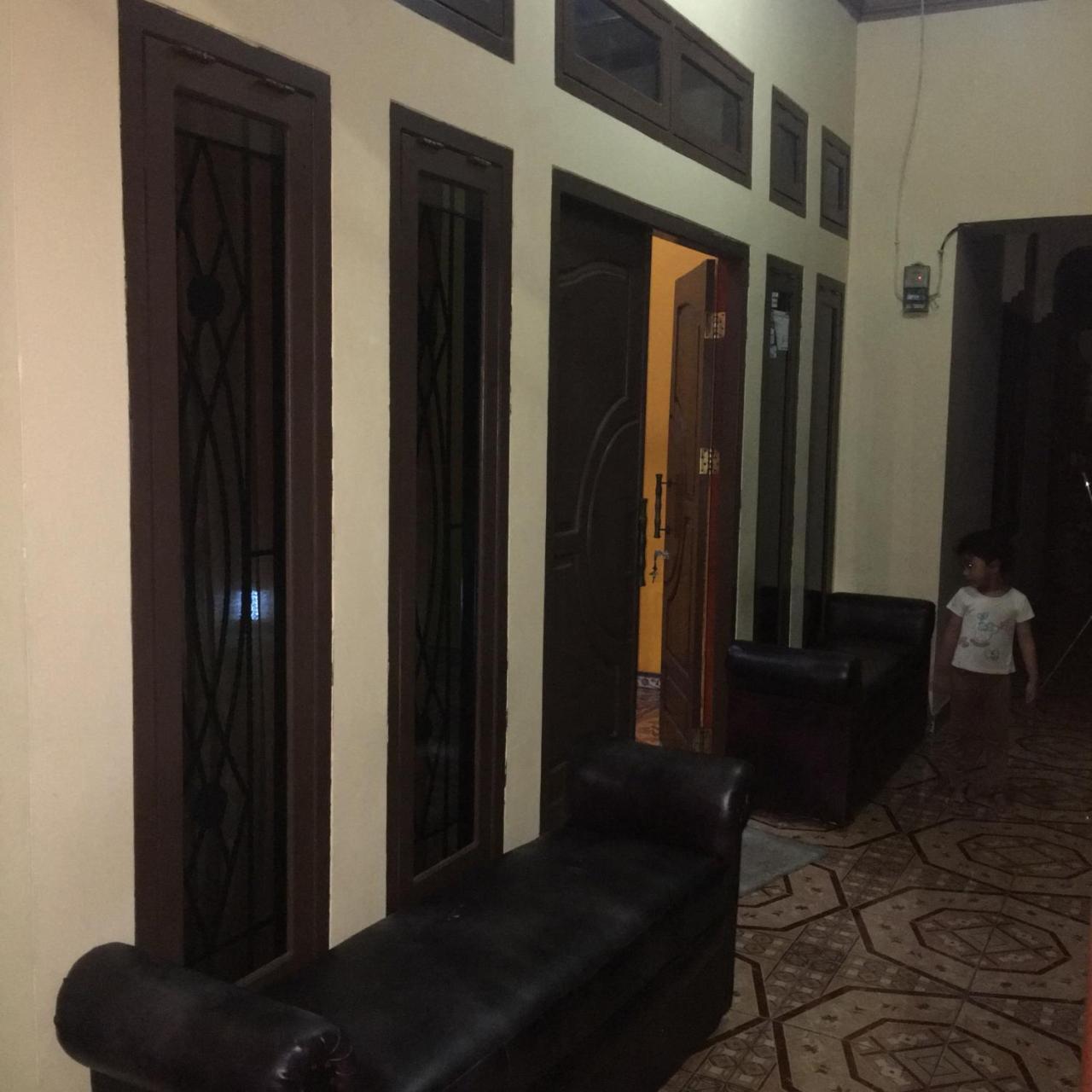 Aini Home Stay Тернате Экстерьер фото