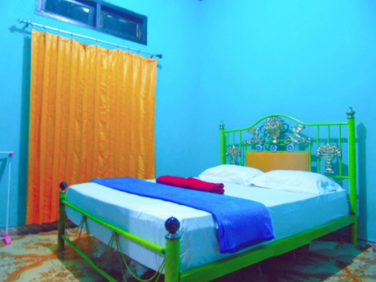 Aini Home Stay Тернате Экстерьер фото